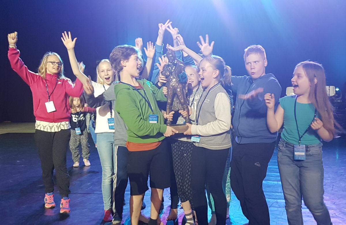 Vuoden teatteriteko julkistettu! Esko-patsas suuntaa Vehmasmäen lastenteatterille Kuopioon
