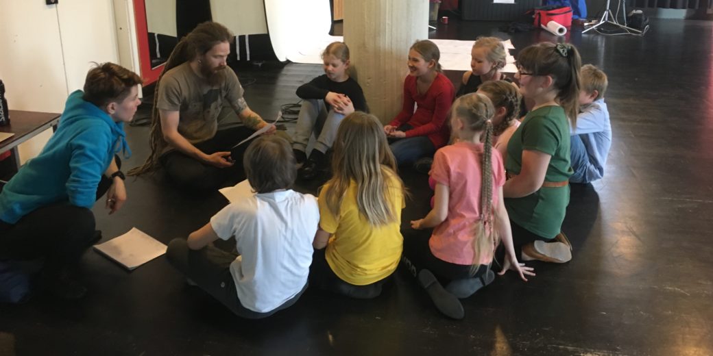 Prikka Sota, ystävät ja pinkit yksisarviset